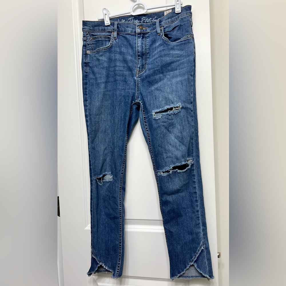 We The Free Distressed Straight Leg Blue Jeans - Free People Brand Size 30